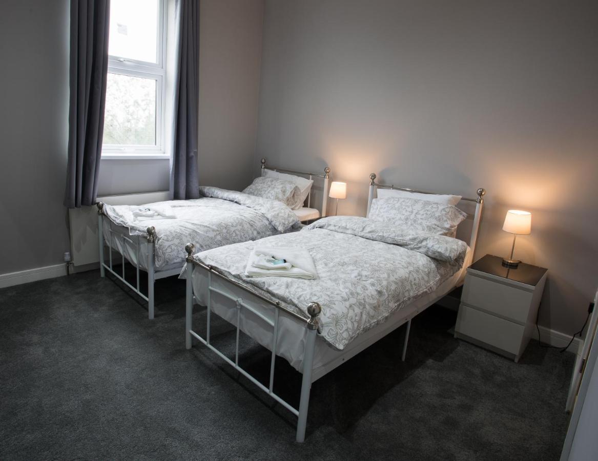 High Bank Hotel Leeds  Bagian luar foto