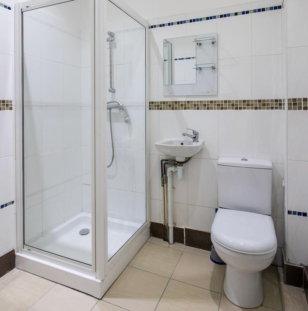 High Bank Hotel Leeds  Bagian luar foto
